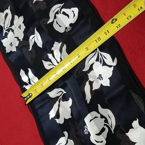 ALLEN TRACY 100% SILK SCARF - Picture 12 of 14